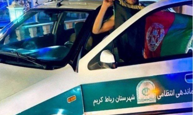 ماجرای عکس جوان افغانستانی با خودروی پلیس رباط کریم