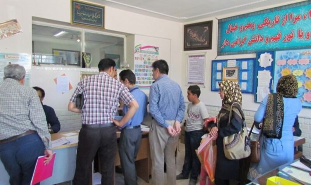 اندر احوالات والدین به وقت ثبت‌نام کلاس‌ اولی‌ها